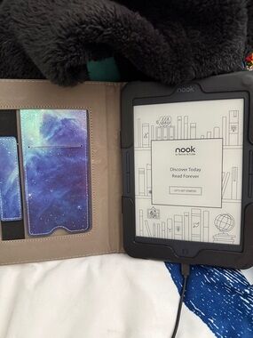 Barnes & Noble NOOK eReader in Black with Galaxy Accent Case